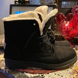 Cozy Black Winter Boots